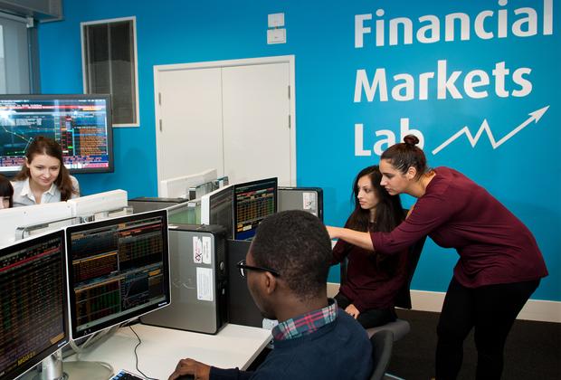 students in financial markets lab